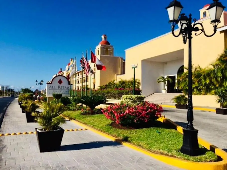 Punta Me Apartment Beach Front In The Hotel & Waterpark Cancun